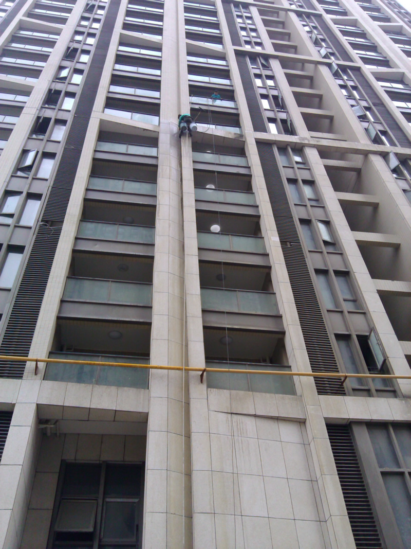 馬寨安置區(qū)外墻清洗和室內(nèi)保潔 馬寨安置區(qū)外墻清洗和室內(nèi)保潔